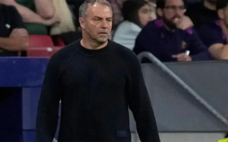 فليك يشرح سبب تصرف لامين يامال المثير للجدل.. وحالة ثنائي برشلونة المصاب